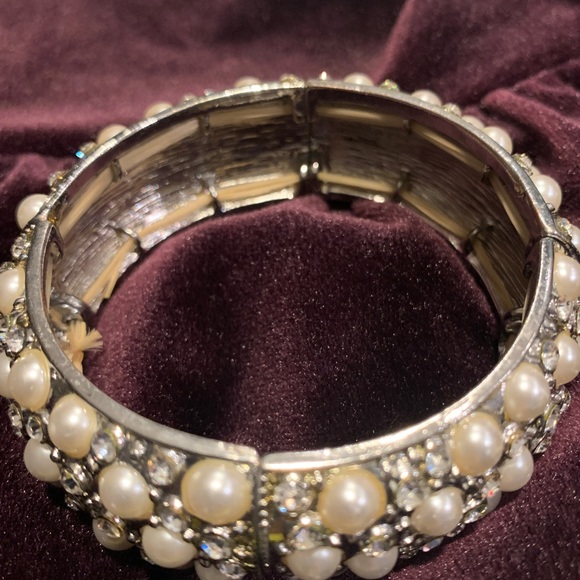 LIKE NEW Stretchy Bracelet - Picture 3 of 4